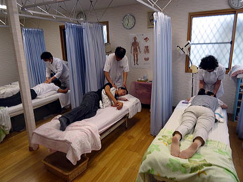 さかい鍼灸院施術中の様子